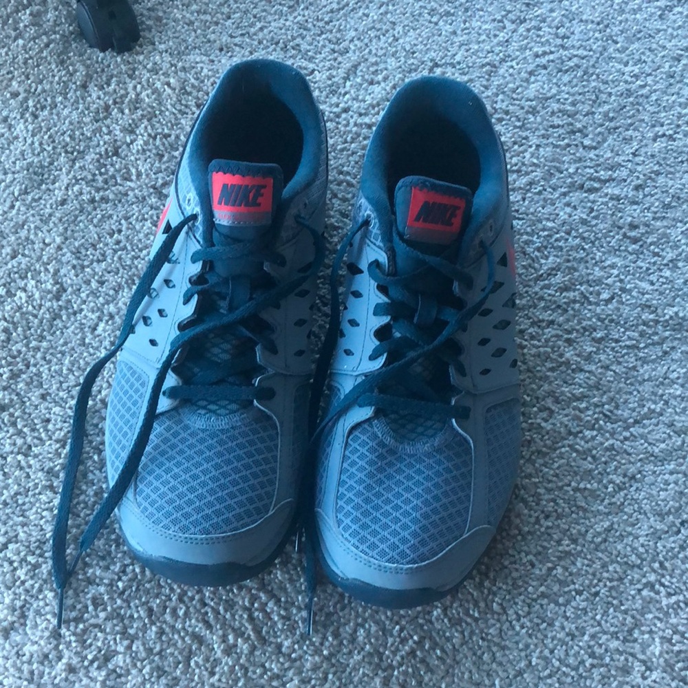 Men’s Nike tennis shoes